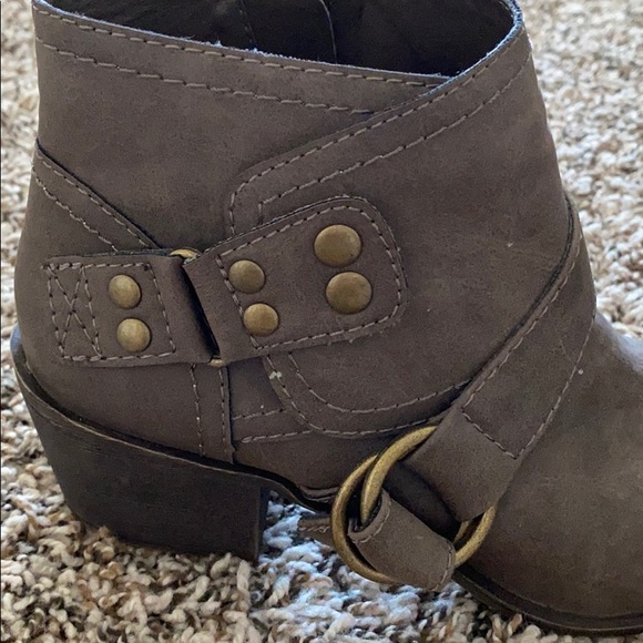 Booties - Picture 3 of 7